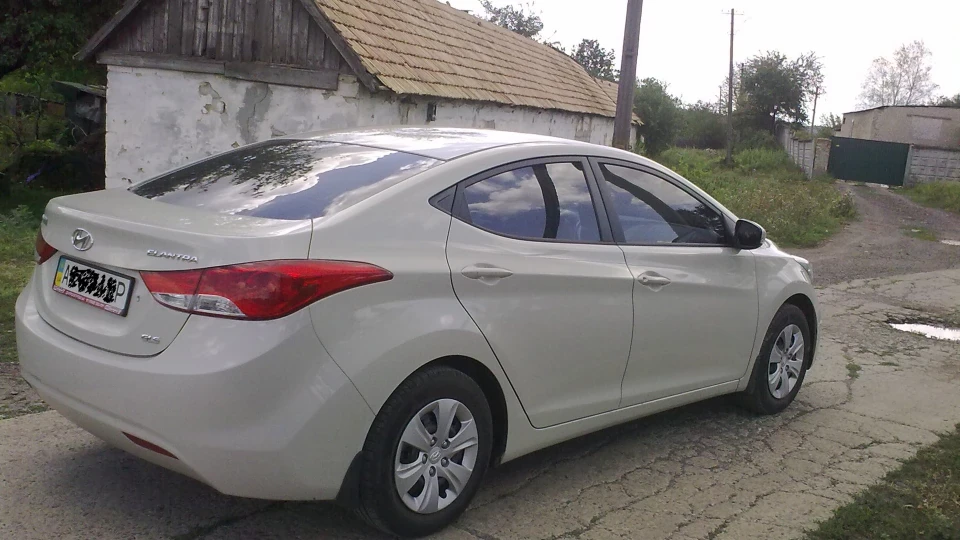 Hyundai Elantra 1.6 GLS 2