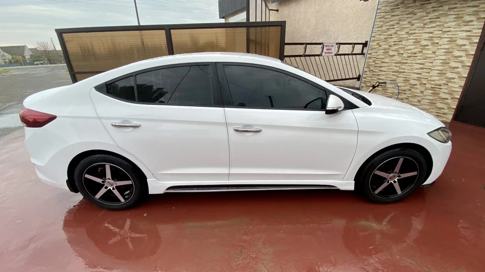 Hyundai Elantra 1.6 механіка 5