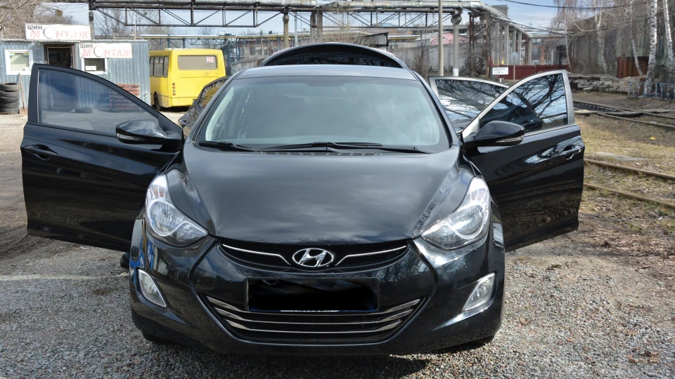 Hyundai Elantra 1.8 AT Comfort+ 3