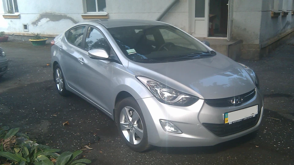 Hyundai Elantra 1.8 AT 4