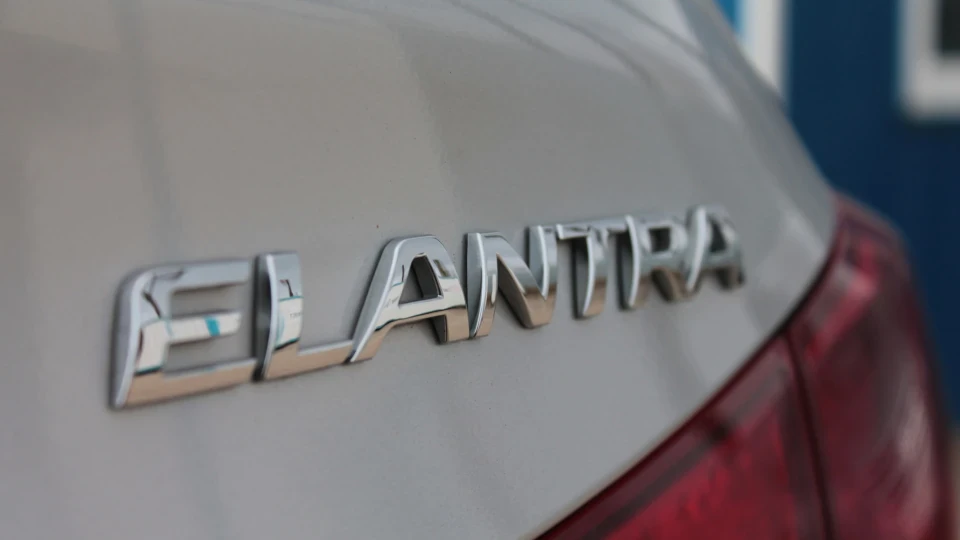Hyundai Elantra 1.8 ручка 6-ст (150 л.с) 5
