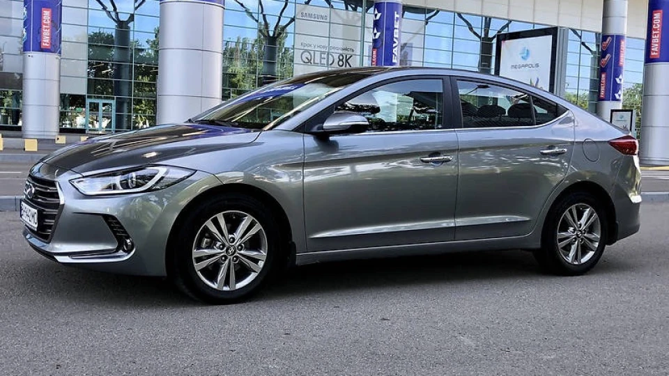 Hyundai Elantra 2.0, автомат