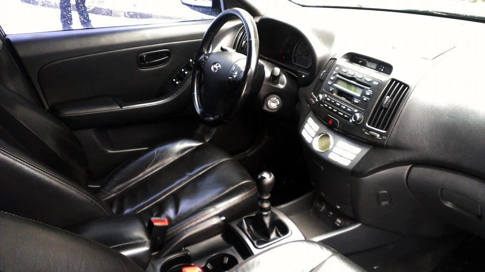 Hyundai Elantra 2.0 FULL MT Елька 4