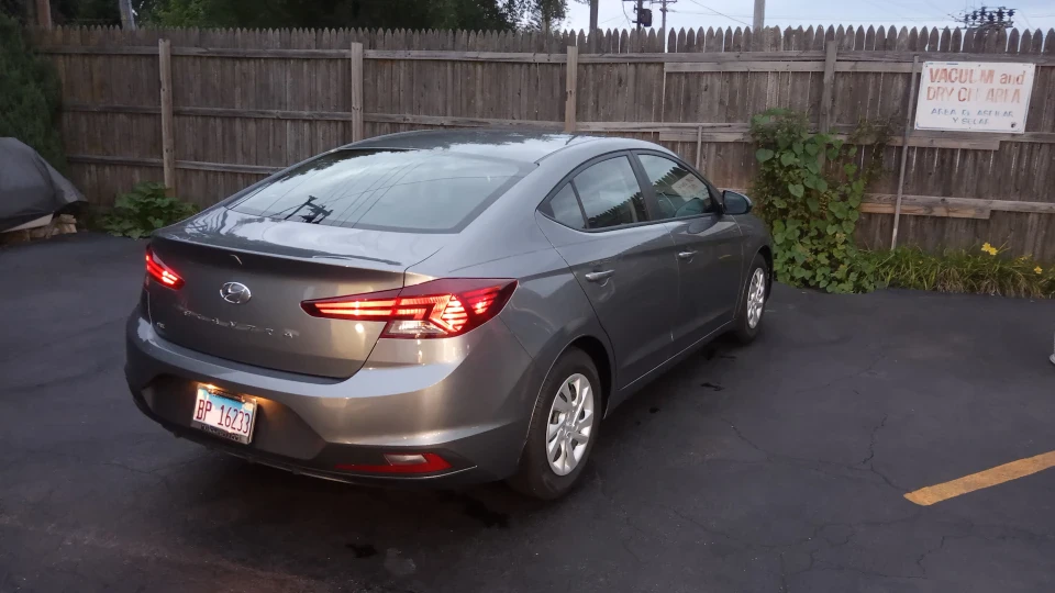 Hyundai Elantra 2.0 SE 2