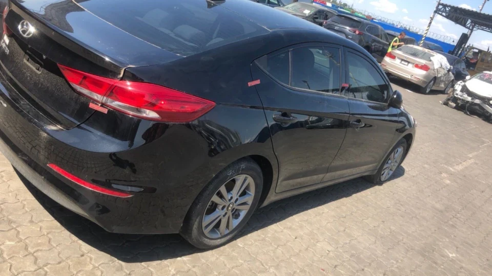 Hyundai Elantra 2.0 USA 3