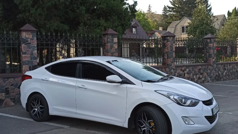 Hyundai Elantra BEGEMOT 2