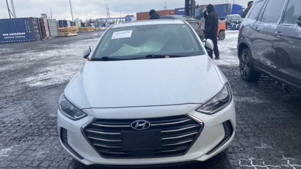 Hyundai Elantra Білий перламутр 3