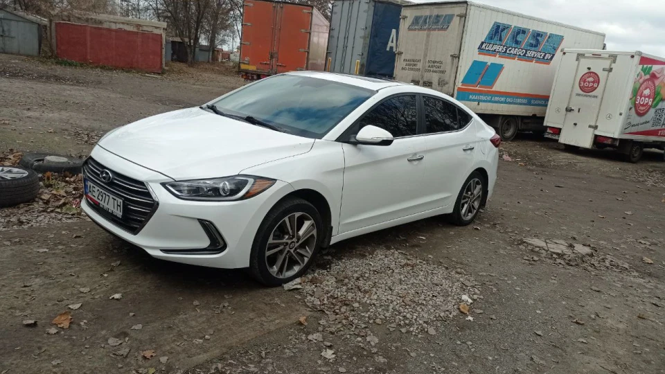 Hyundai Elantra Білий перламутр 5
