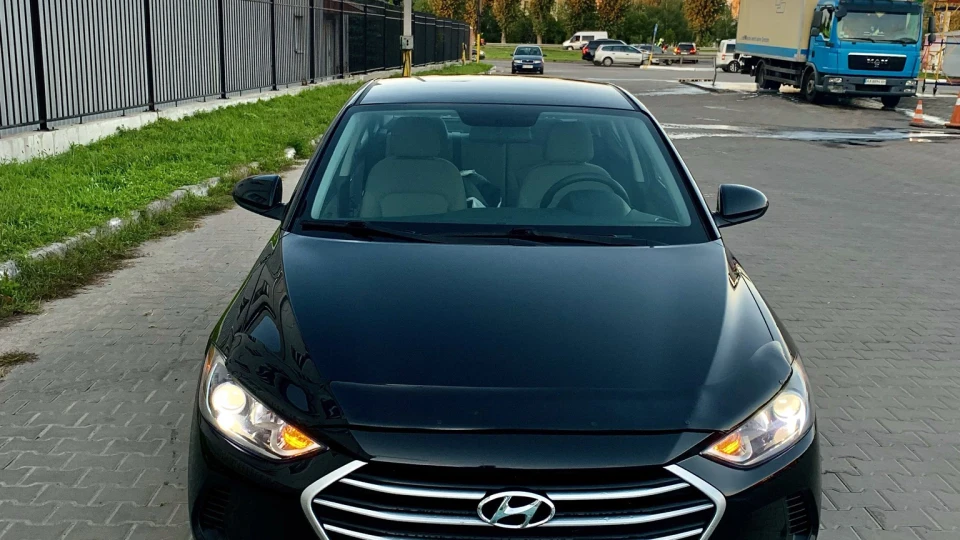 Hyundai Elantra Black edition