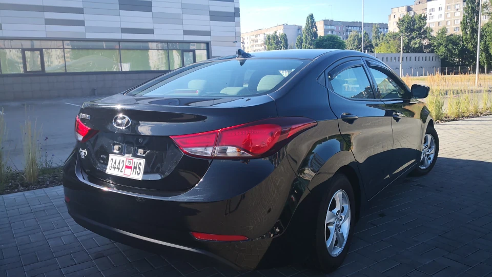 Hyundai Elantra Black EL