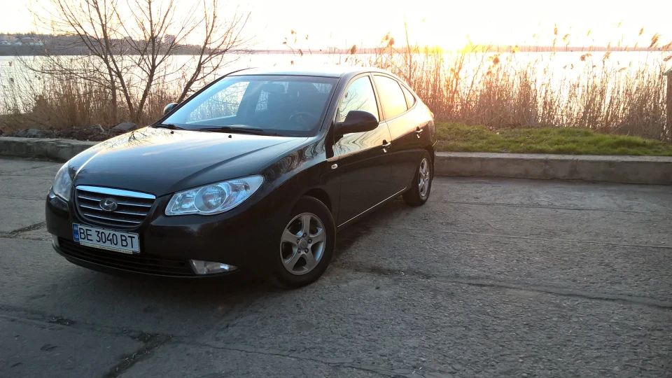 Hyundai Elantra Black Pearl 2.0 2
