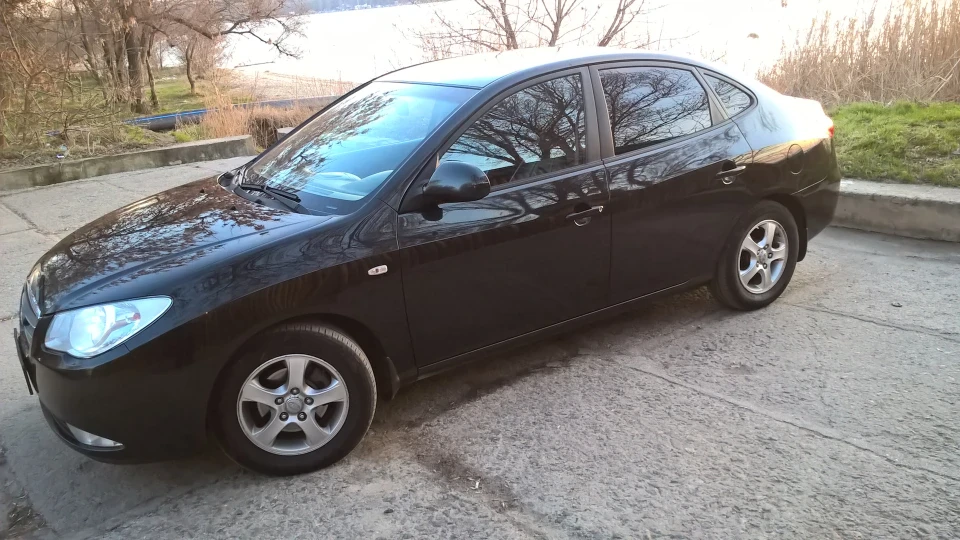 Hyundai Elantra Black Pearl 2.0 3