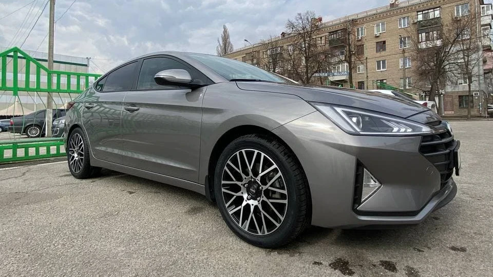 Hyundai Elantra Елааантра