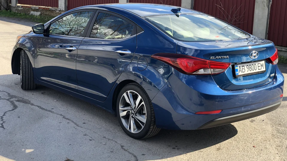 Hyundai Elantra Electra 4
