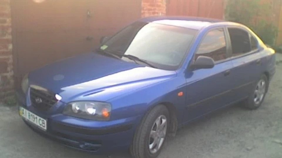 Hyundai Elantra GL "Transformer Bot" 4