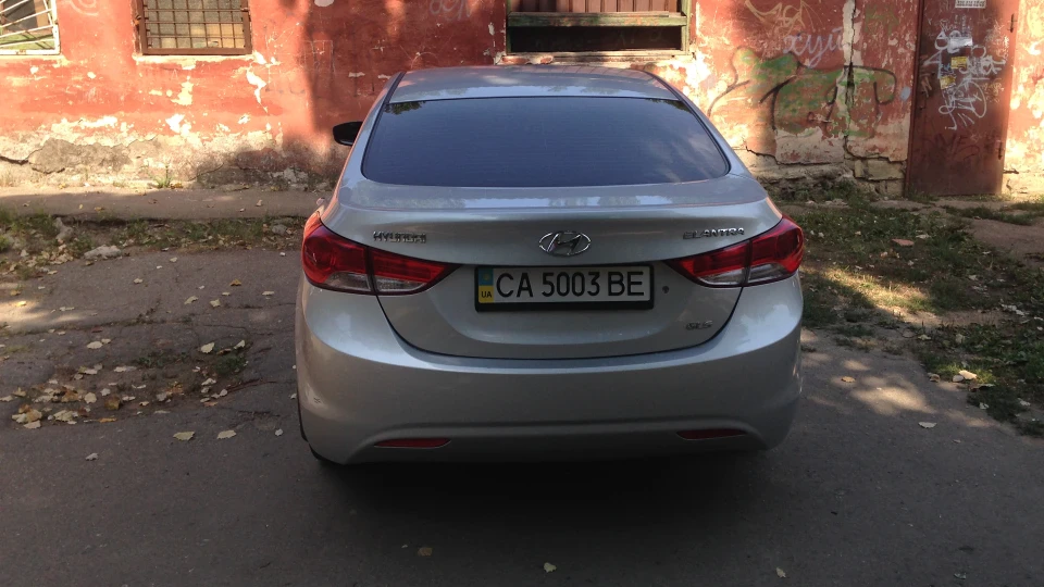 Hyundai Elantra GLS 1,6i, мех. 3