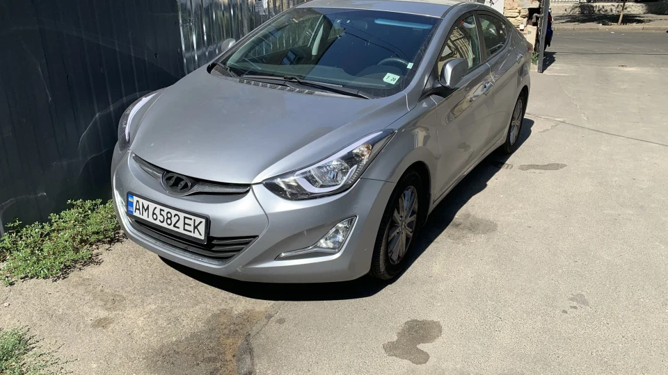 Hyundai Elantra іноземка 4