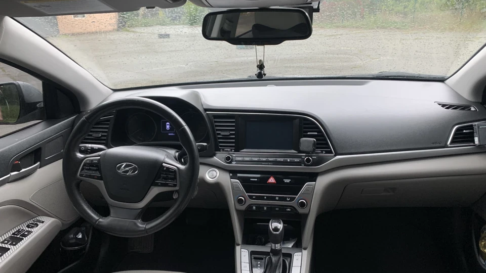 Hyundai Elantra Limited 2