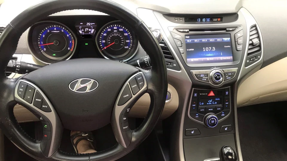 Hyundai Elantra limited 3