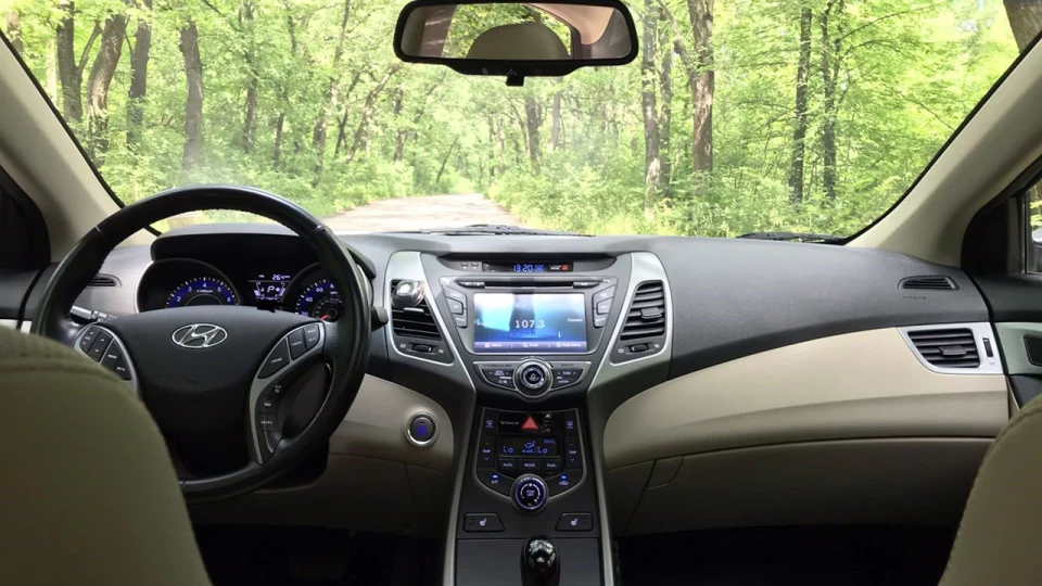 Hyundai Elantra limited 4