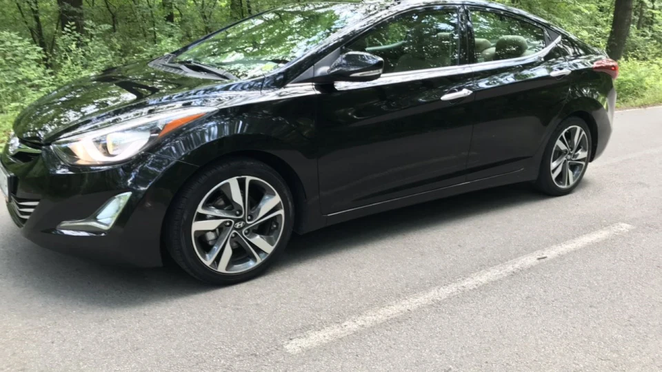 Hyundai Elantra limited 5