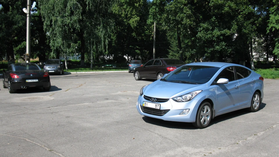 Hyundai Elantra MD 1.8MТ "Sea Wave"
