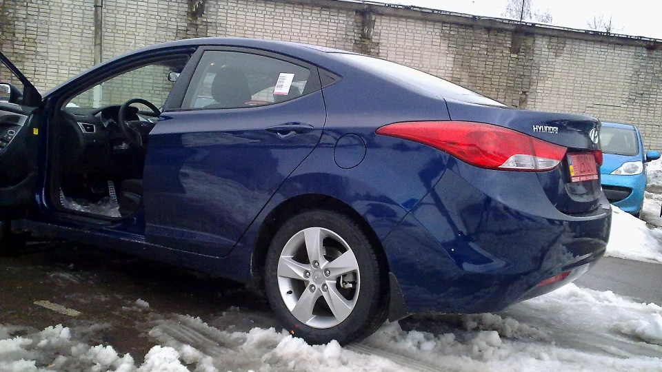 Hyundai Elantra Молодша синя красуня) 2