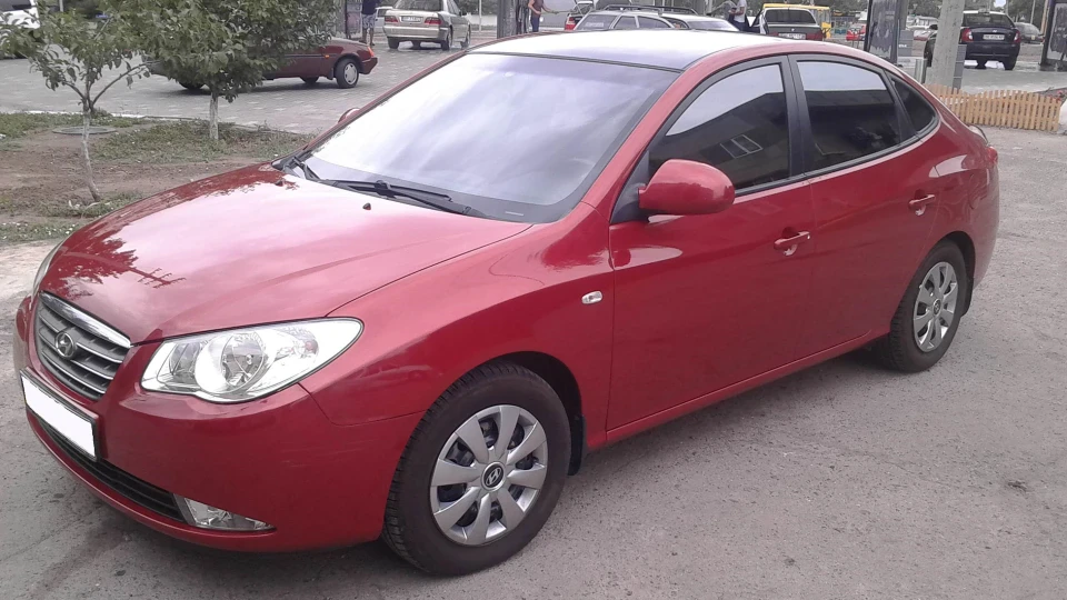 Hyundai Elantra Не красненька 3