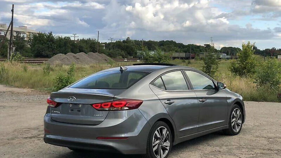 Hyundai Elantra сірий металік 2.0 2