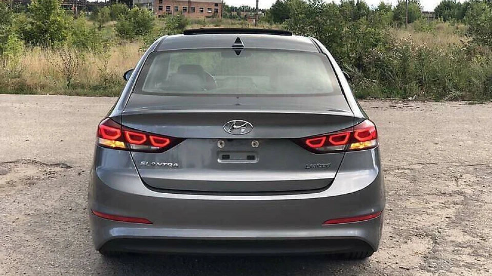 Hyundai Elantra сірий металік 2.0 3