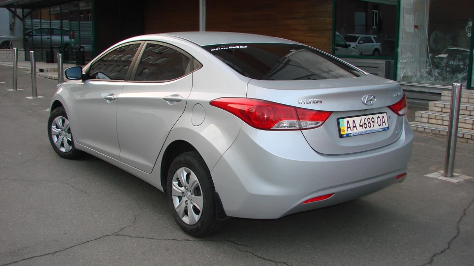 Hyundai Elantra Silver Cloud 2
