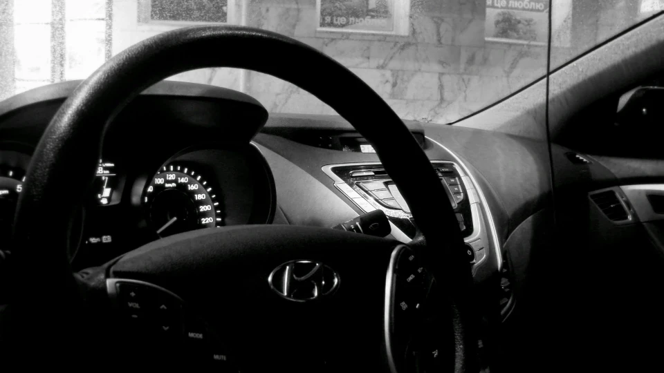 Hyundai Elantra Silver Cloud 5