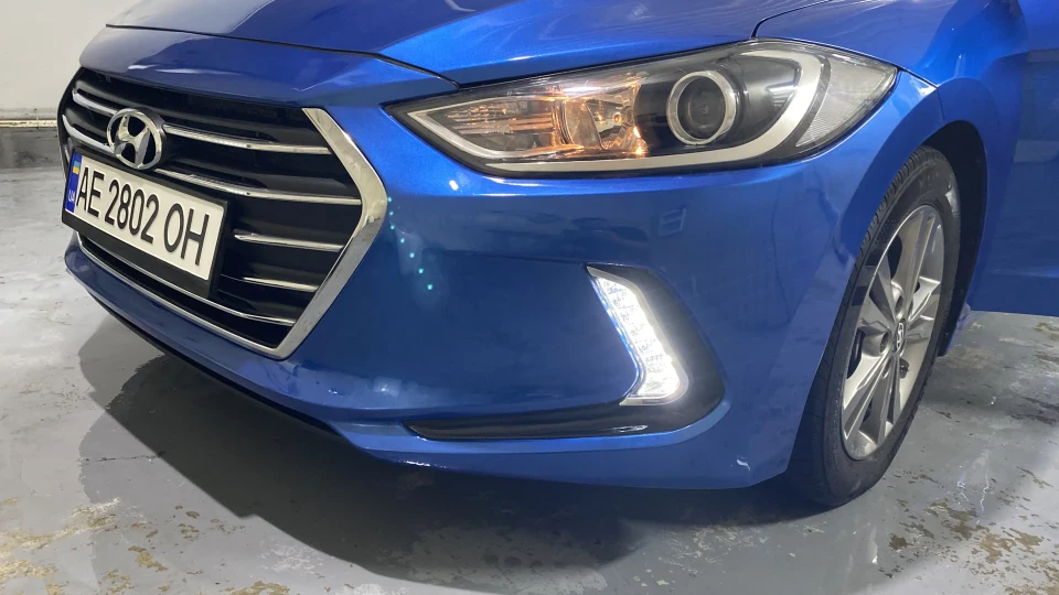 Hyundai Elantra Синя 2