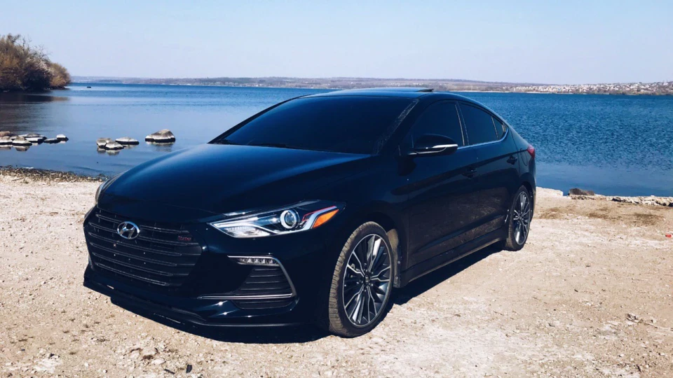Hyundai Elantra Sport 2