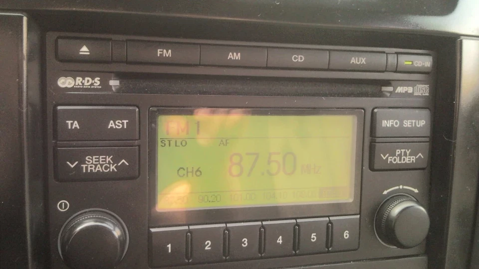 Hyundai Elantra XD 1.6 GLS 4