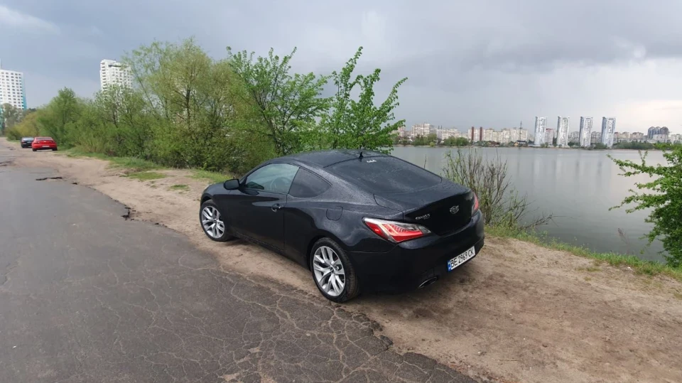 Hyundai Genesis Coupe 2