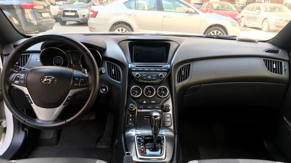 Hyundai Genesis Coupe 2.0 turbo 4