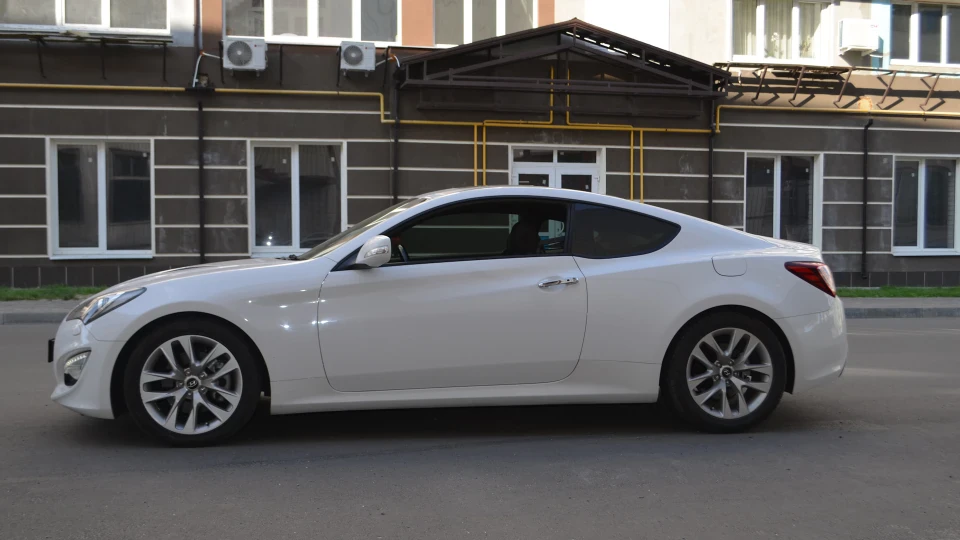 Hyundai Genesis Coupe 2.0 turbo 2