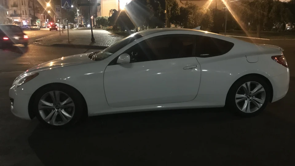 Hyundai Genesis Coupe Біла 2 літри турбо
