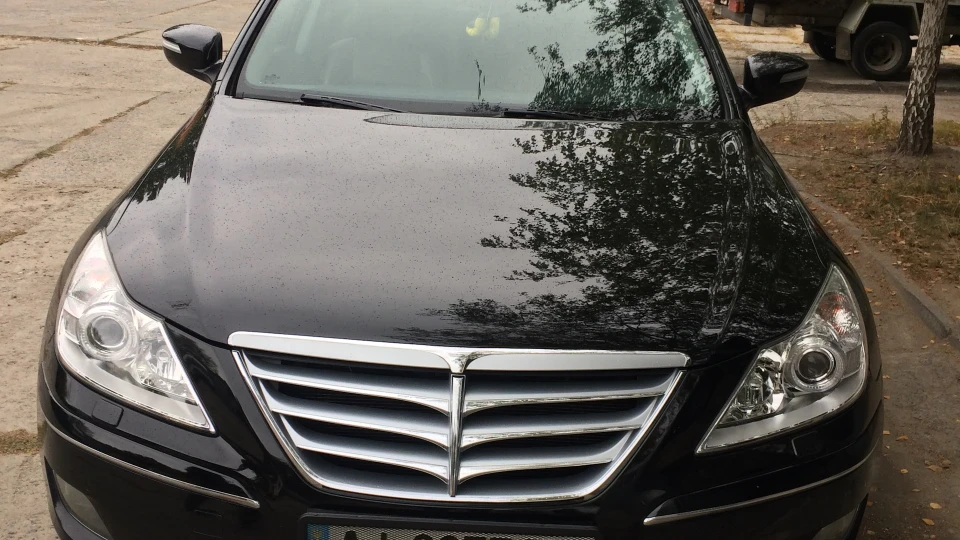 Hyundai Genesis 5