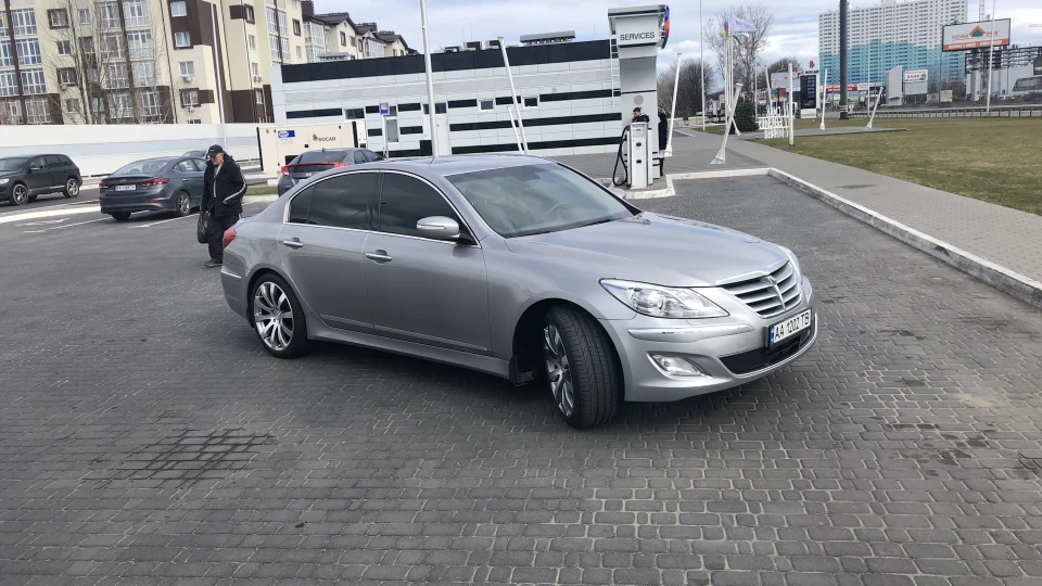 Hyundai Genesis Автомобіль був вогонь 2