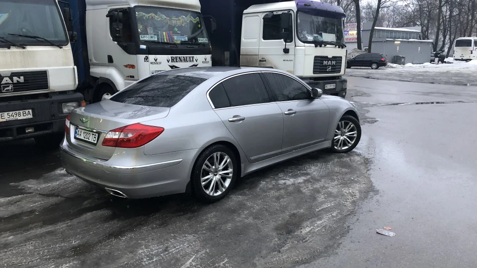 Hyundai Genesis Автомобіль був вогонь 3