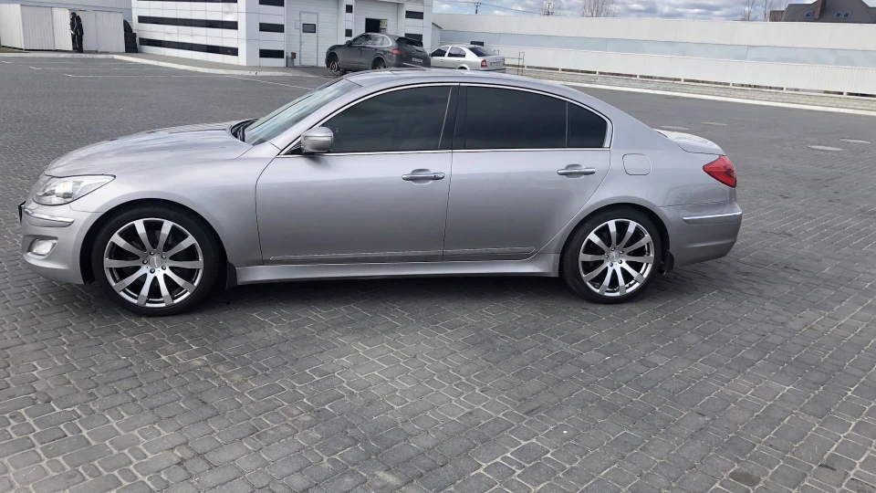 Hyundai Genesis Автомобіль був вогонь 5