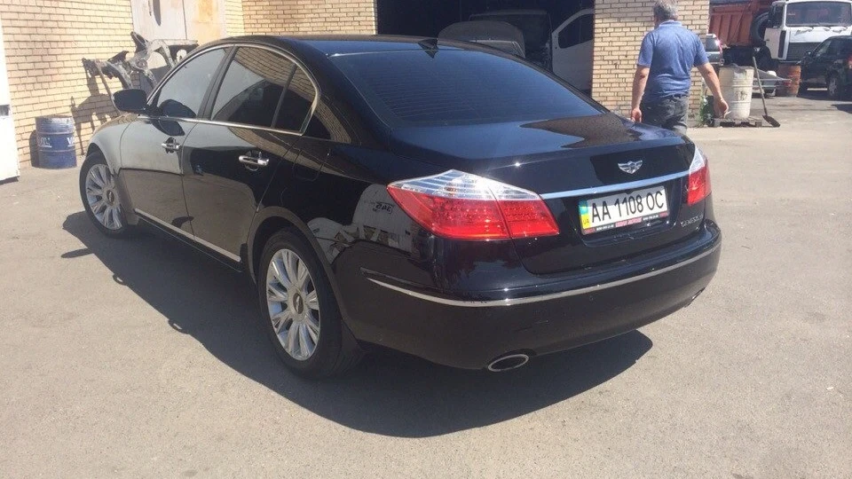 Hyundai Genesis ПРОДАЄТЬСЯ 3