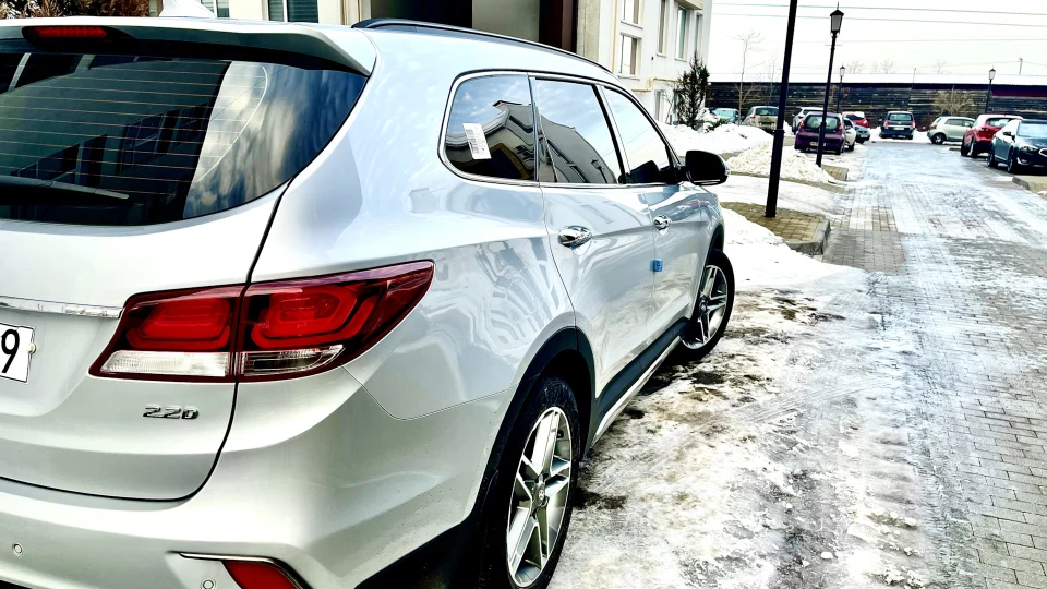 Hyundai Grand Santa Fe 2