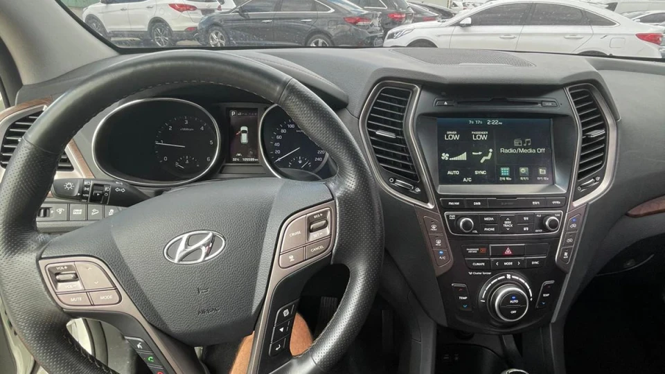 Hyundai Grand Santa Fe 2