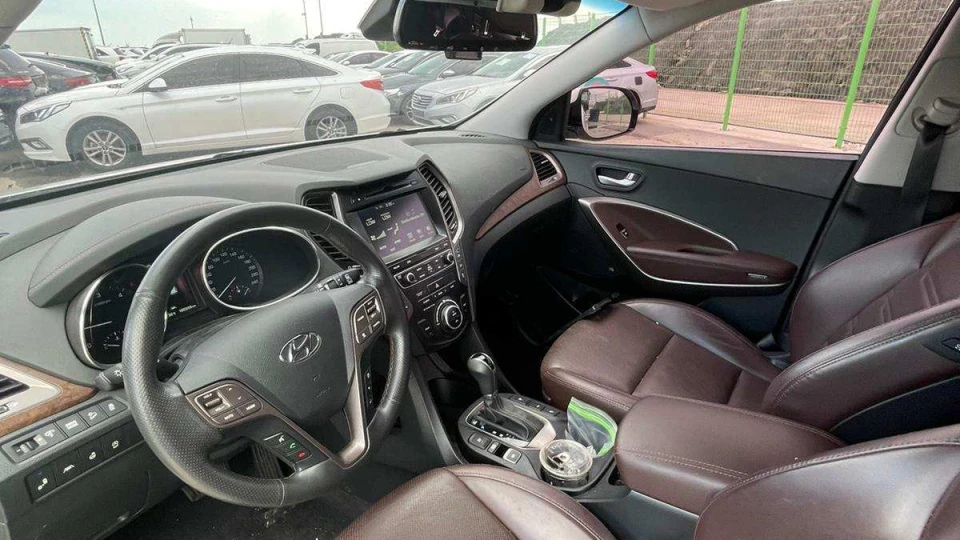 Hyundai Grand Santa Fe 4