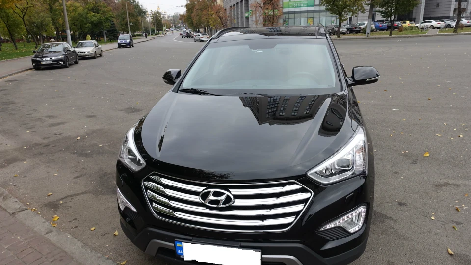 Hyundai Grand Santa Fe Black Pearl 4