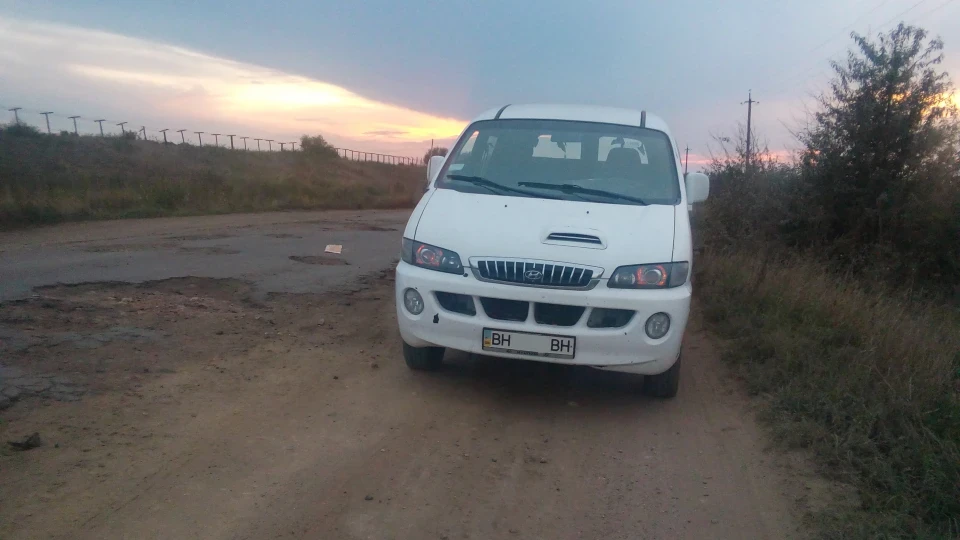 Hyundai H-1 2