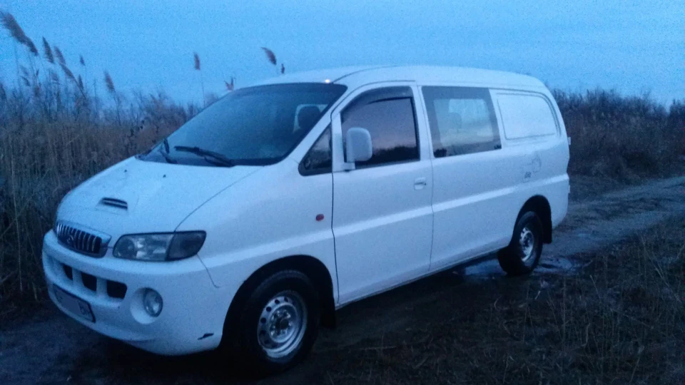 Hyundai H-1 3